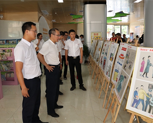 公司黨員干部職工參觀“圖說紀(jì)法”漫畫巡展