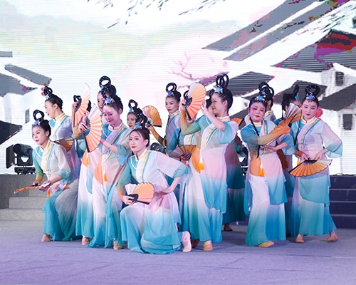 “十度春秋共風(fēng)雨 百年新程再起航”，南康城發(fā)集團(tuán)十周年慶典晚會(huì)精彩回眸