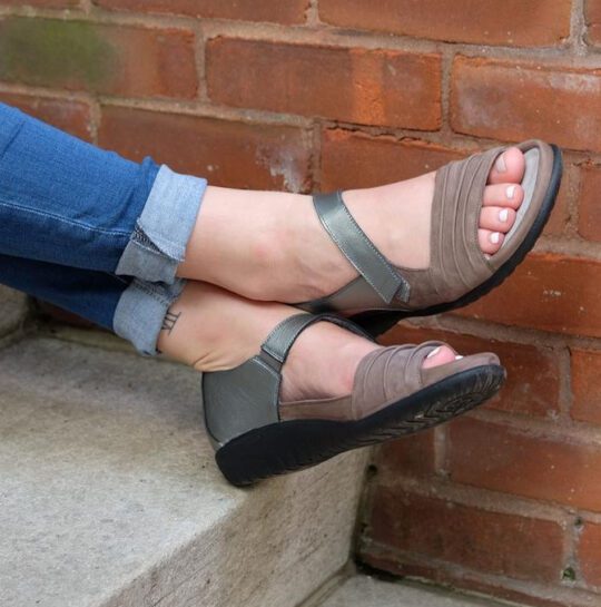 orthotic friendly sandals
